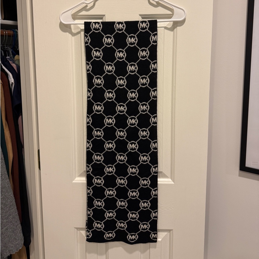 Micheal Kors Winter Scarf